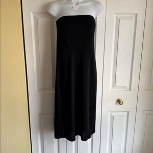 🌺🎩Sexy black Six*Fourteen strapless dress. Never worn. Lined. Slit in back